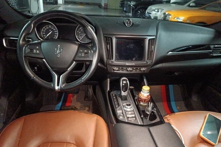 Used Maserati Levante 2018 3.0T Classic Edition Center Console
