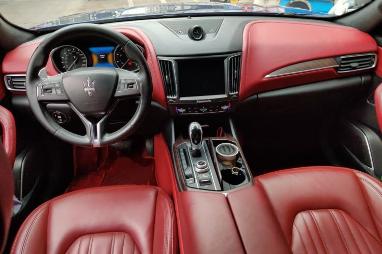 Used Maserati Levante 2018 3.0T Standard Edition Center Console