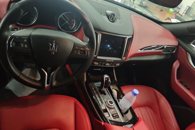 Used Maserati Levante 2018 3.0T Classic Edition Center Console