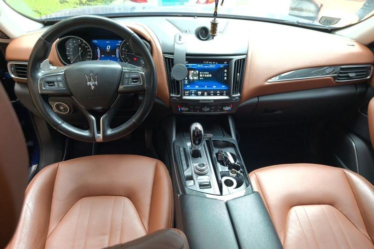 Used Maserati Levante 2018 3.0T Standard Edition Center Console