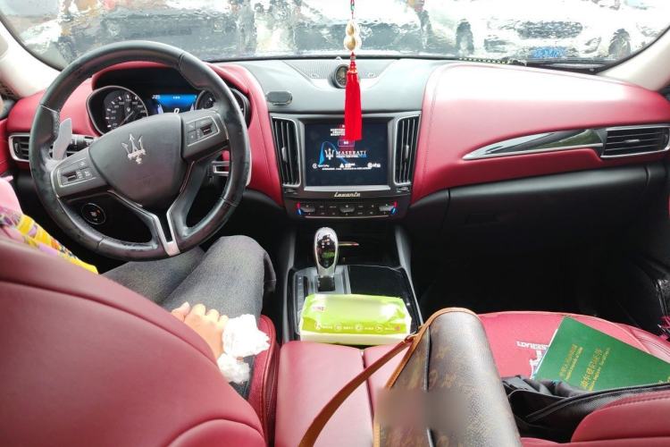 Used Maserati Levante 2018 3.0T Standard Edition Center Console