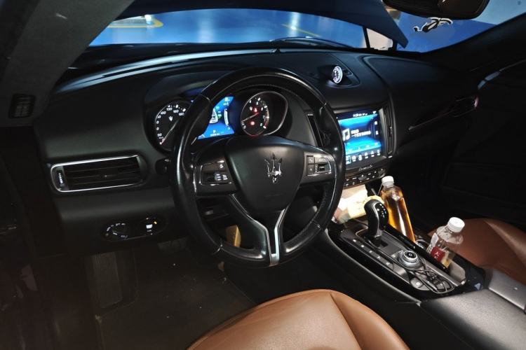 Used Maserati Levante 2018 3.0T Classic Edition Center Console
