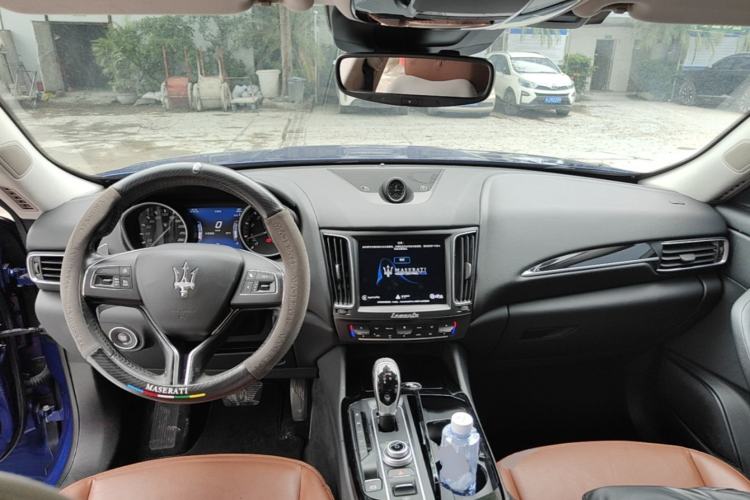 Used Maserati Levante 2018 3.0T Standard Edition Center Console