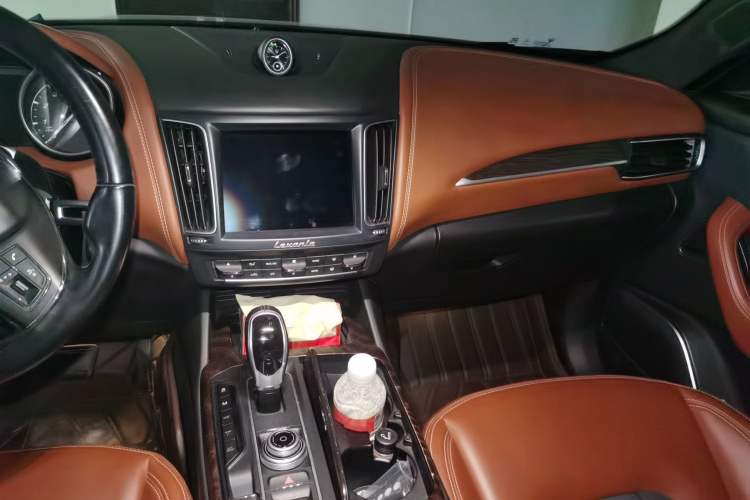 Used Maserati Levante 2018 3.0T Classic Edition Center Console