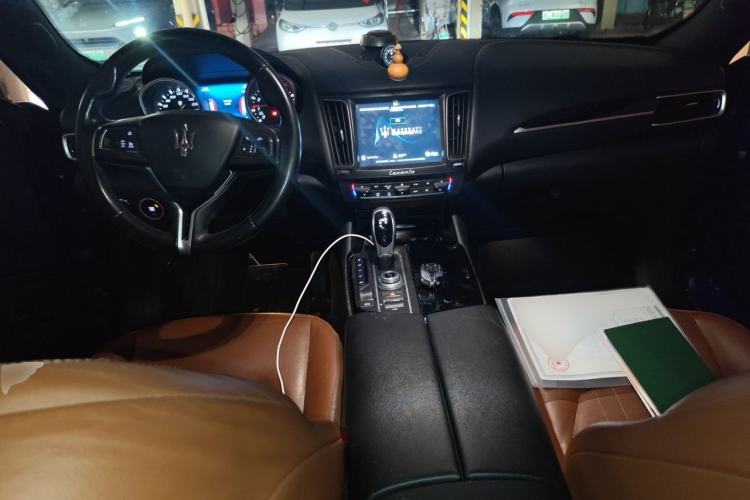 Used Maserati Levante 2018 3.0T Classic Edition Center Console