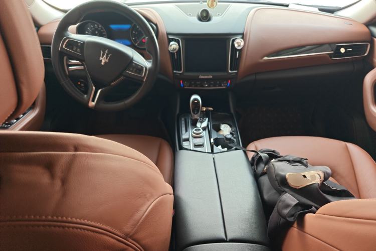 Used Maserati Levante 2018 3.0T Classic Edition Center Console