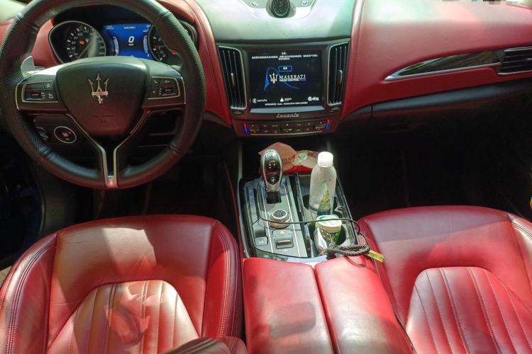 Used Maserati Levante 2018 3.0T Standard Edition Center Console