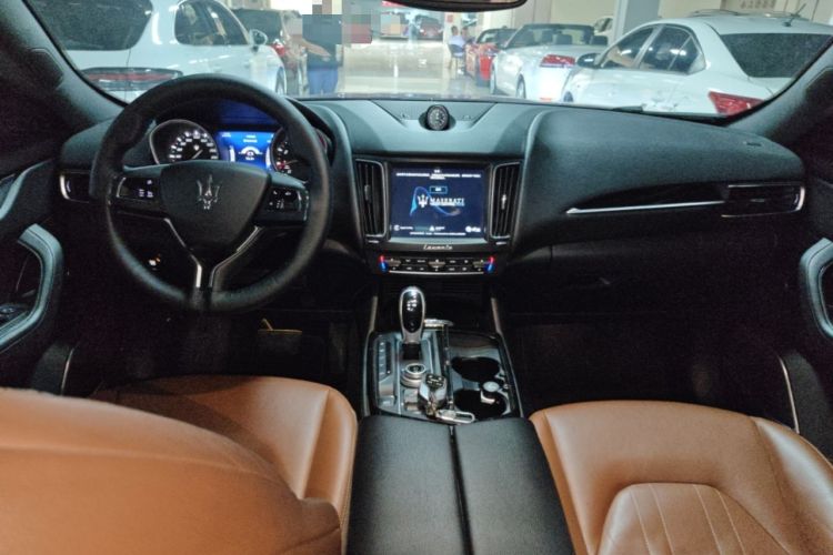Used Maserati Levante 2018 3.0T Classic Edition Center Console