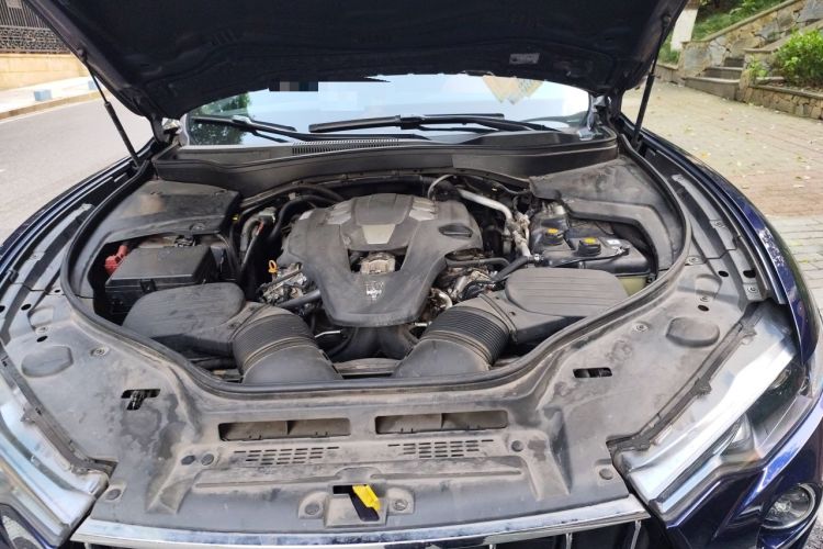 Used Maserati Levante 2018 3.0T Standard Edition Engine Bay