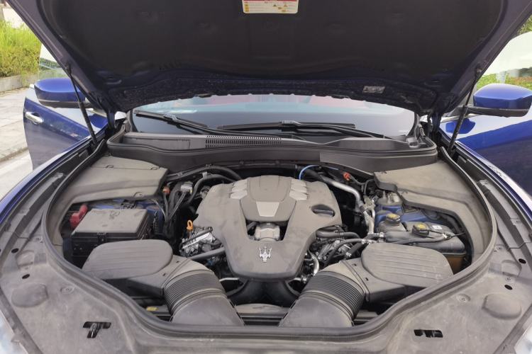 Used Maserati Levante 2018 3.0T Standard Edition Engine Bay