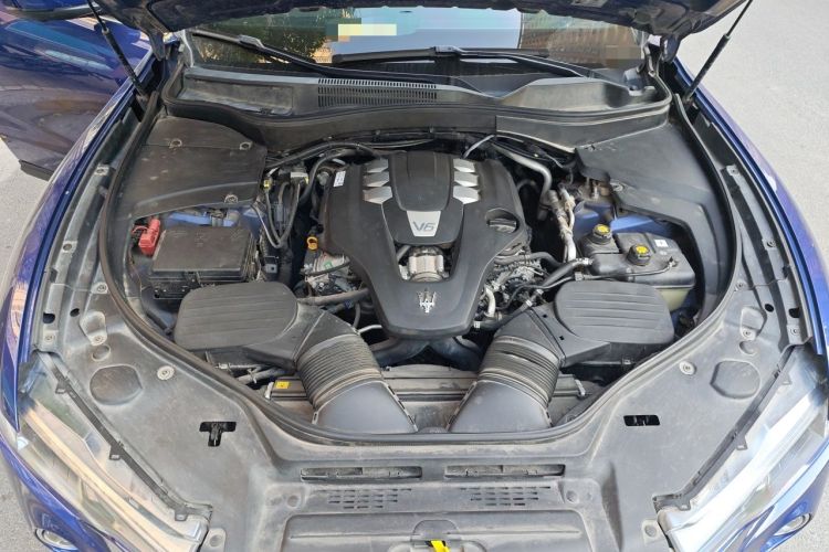 Used Maserati Levante 2018 3.0T Classic Edition Engine Bay