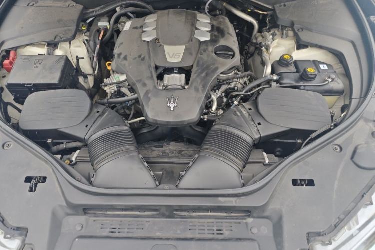 Used Maserati Levante 2018 3.0T Standard Edition Engine Bay