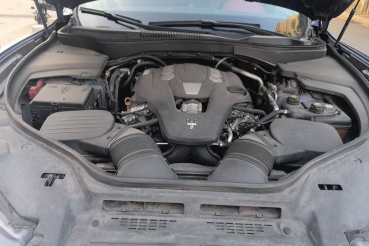 Used Maserati Levante 2018 3.0T Standard Edition Engine Bay