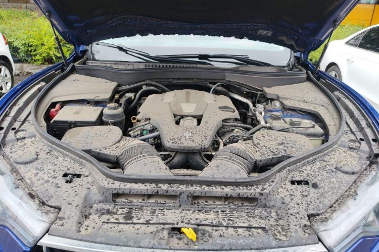 Used Maserati Levante 2018 3.0T Standard Edition Engine Bay
