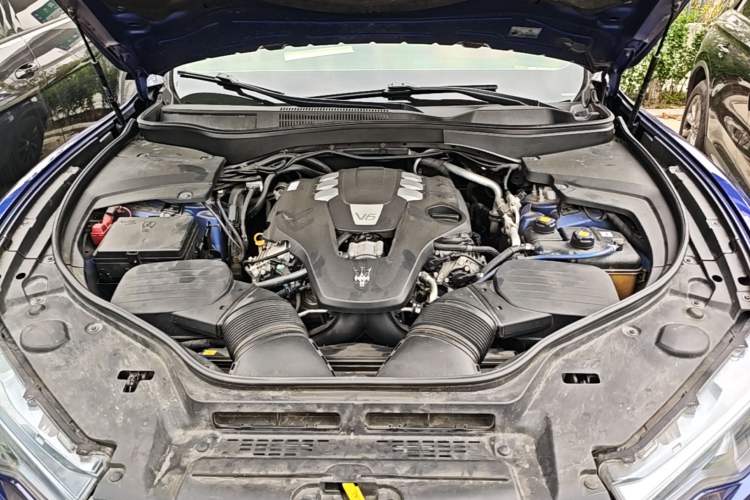 Used Maserati Levante 2018 3.0T Classic Edition Engine Bay