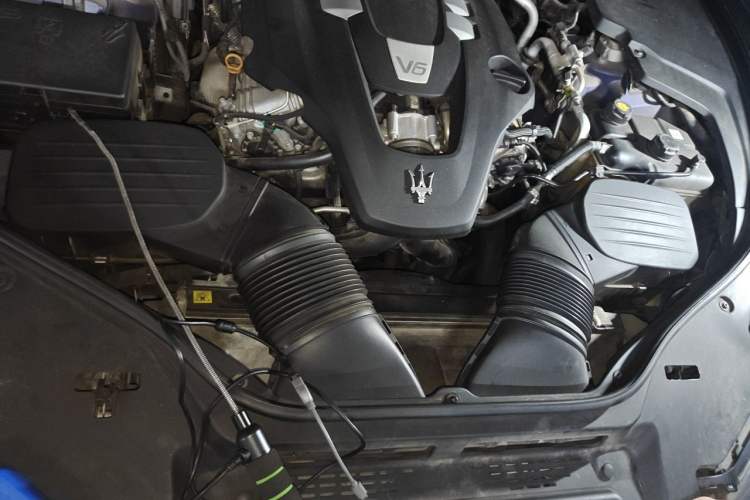 Used Maserati Levante 2018 3.0T Classic Edition Engine Bay