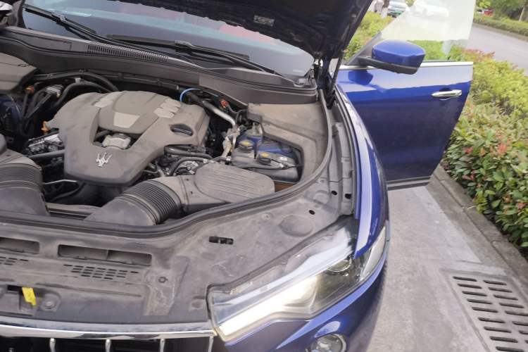 Used Maserati Levante 2018 3.0T Standard Edition Engine Bay Left