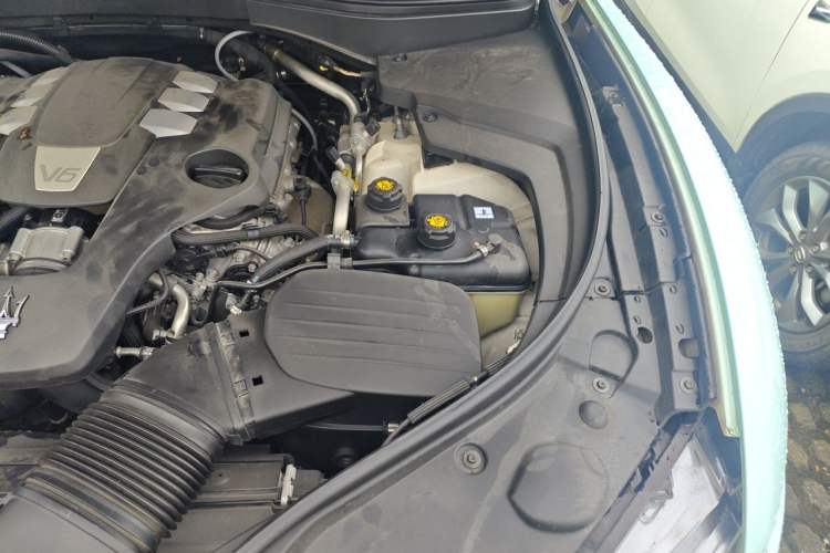 Used Maserati Levante 2018 3.0T Standard Edition Engine Bay Left