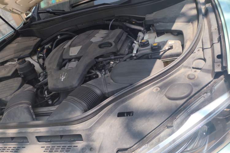 Used Maserati Levante 2018 3.0T Standard Edition Engine Bay Left