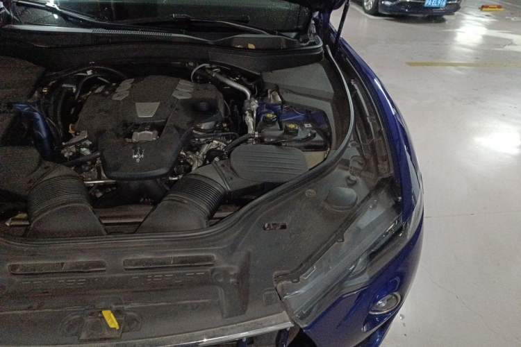 Used Maserati Levante 2018 3.0T Classic Edition Engine Bay Left