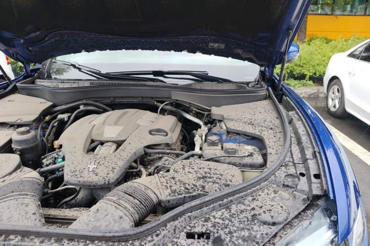 Used Maserati Levante 2018 3.0T Standard Edition Engine Bay Left