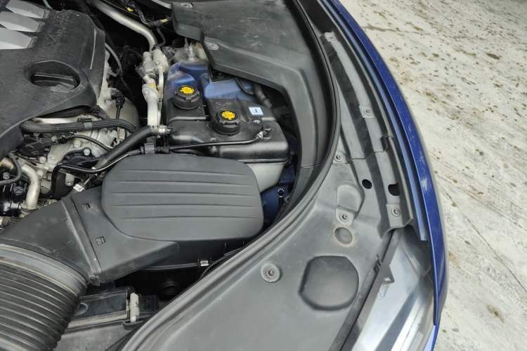 Used Maserati Levante 2018 3.0T Standard Edition Engine Bay Left