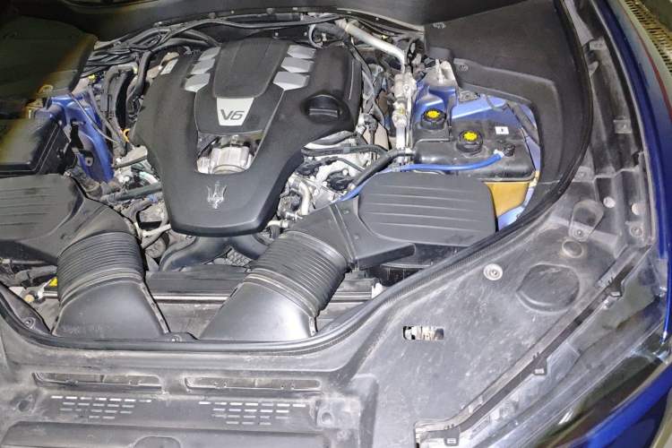 Used Maserati Levante 2018 3.0T Classic Edition Engine Bay Left