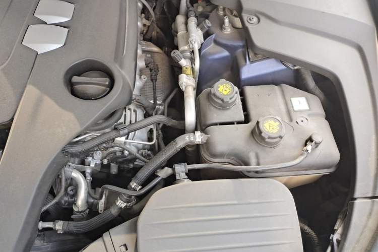 Used Maserati Levante  Engine Bay Left
