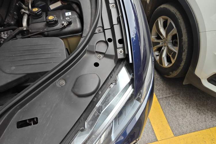 Used Maserati Levante 2018 3.0T Classic Edition Engine Bay Left