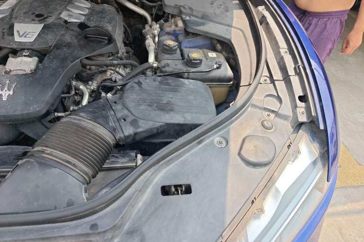 Used Maserati Levante 2018 3.0T Classic Edition Engine Bay Left