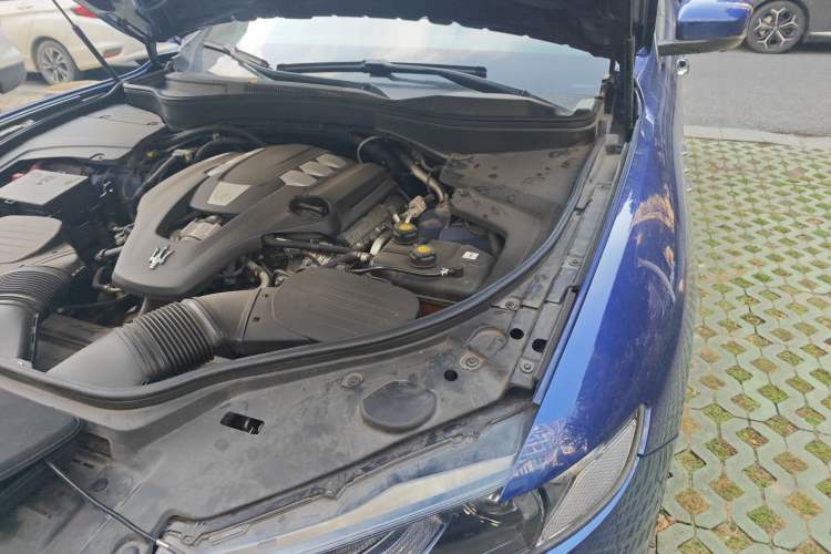 Used Maserati Levante 2018 3.0T Standard Edition Engine Bay Left