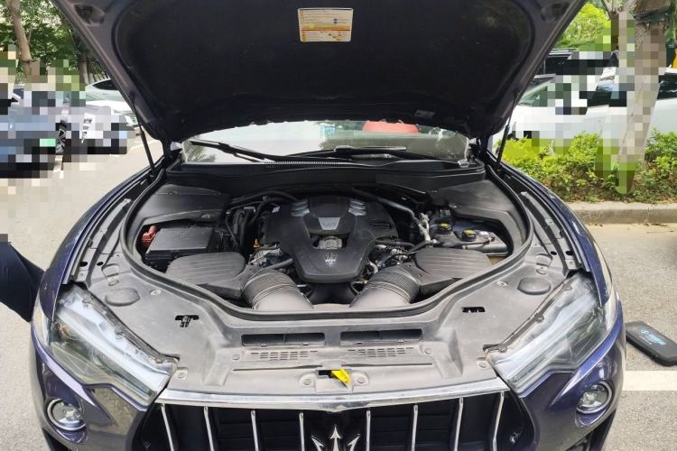 Used Maserati Levante 2018 3.0T Classic Edition Engine Bay