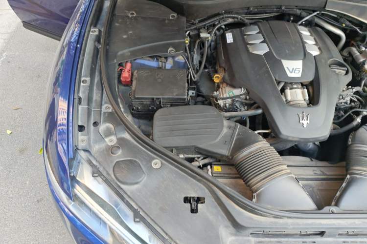 Used Maserati Levante 2018 3.0T Classic Edition Engine Bay Right
