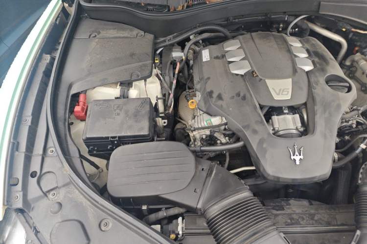 Used Maserati Levante 2018 3.0T Standard Edition Engine Bay Right