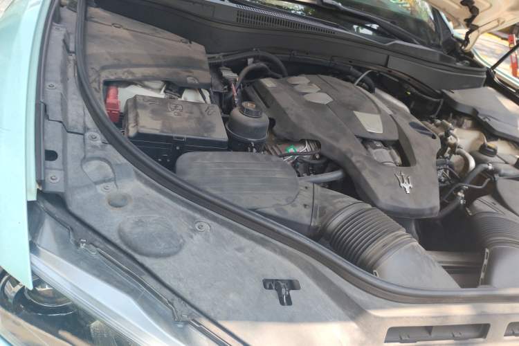 Used Maserati Levante 2018 3.0T Standard Edition Engine Bay Right