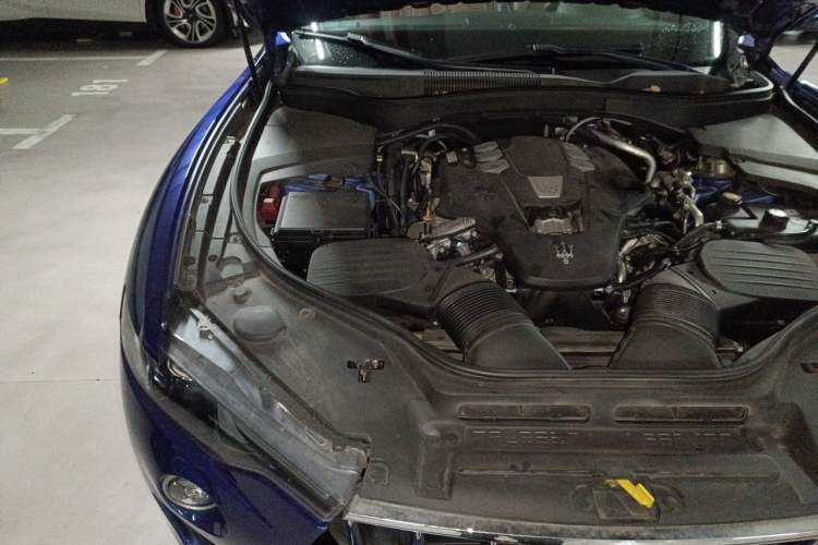 Used Maserati Levante 2018 3.0T Classic Edition Engine Bay Right