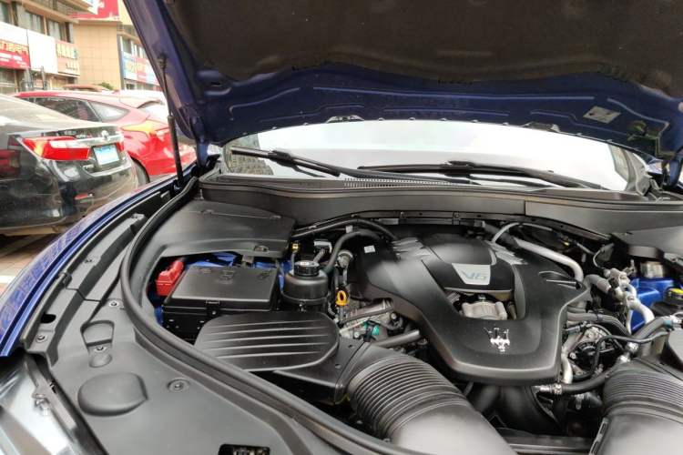 Used Maserati Levante 2018 3.0T Standard Edition Engine Bay Right