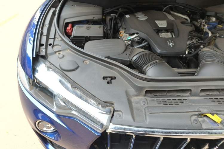 Used Maserati Levante 2018 3.0T Standard Edition Engine Bay Right