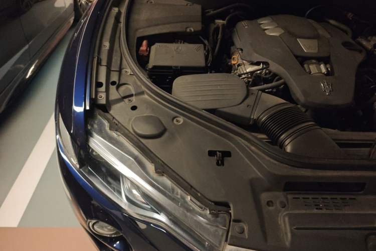 Used Maserati Levante 2018 3.0T Standard Edition Engine Bay Right
