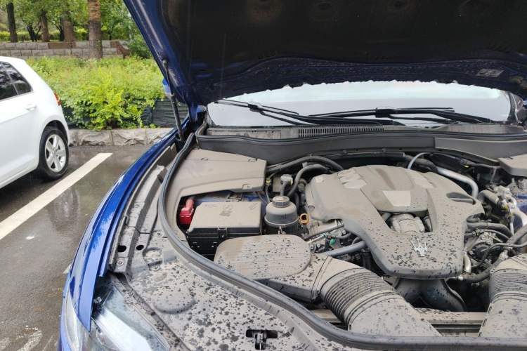Used Maserati Levante 2018 3.0T Standard Edition Engine Bay Right