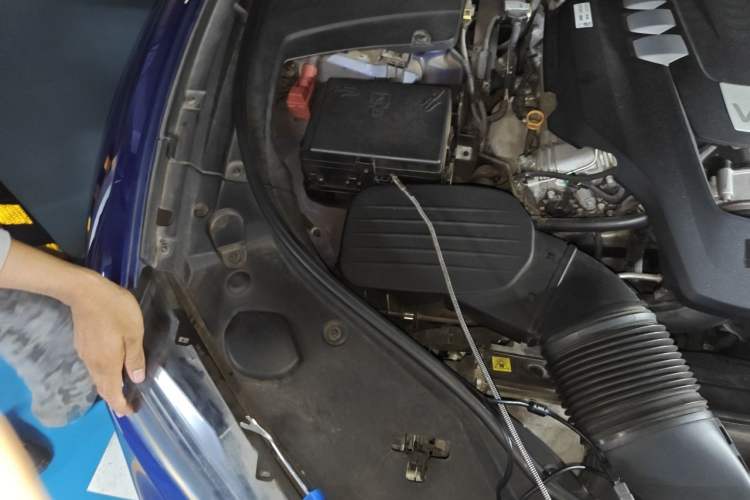 Used Maserati Levante 2018 3.0T Classic Edition Engine Bay Right
