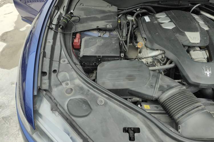 Used Maserati Levante 2018 3.0T Standard Edition Engine Bay Right