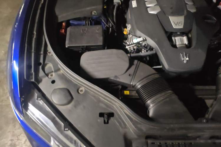 Used Maserati Levante 2018 3.0T Sport Edition Engine Bay Right