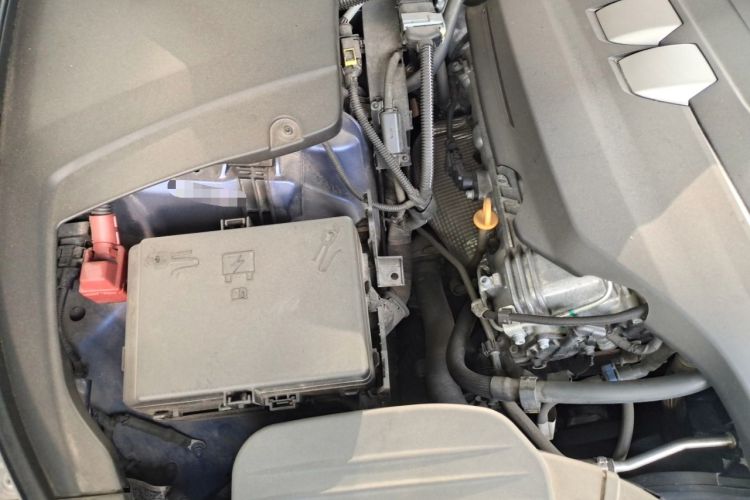 Used Maserati Levante  Engine Bay Right