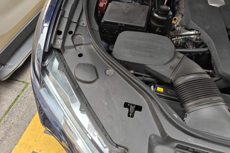 Used Maserati Levante 2018 3.0T Classic Edition Engine Bay Right