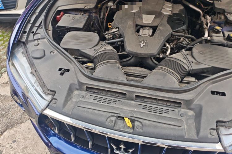 Used Maserati Levante 2018 3.0T Classic Edition Engine Bay Right