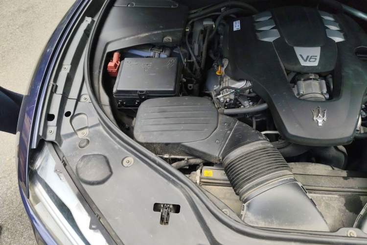 Used Maserati Levante 2018 3.0T Classic Edition Engine Bay Right