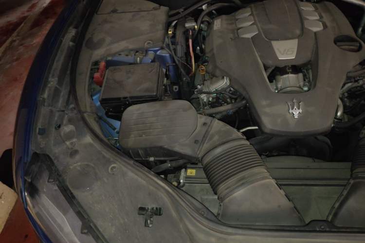 Used Maserati Levante 2018 3.0T Classic Edition Engine Bay Right