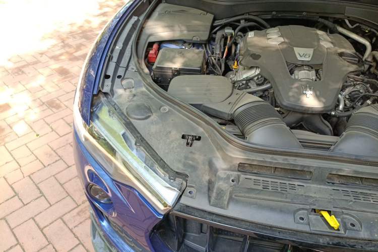 Used Maserati Levante 2018 3.0T Standard Edition Engine Bay Right
