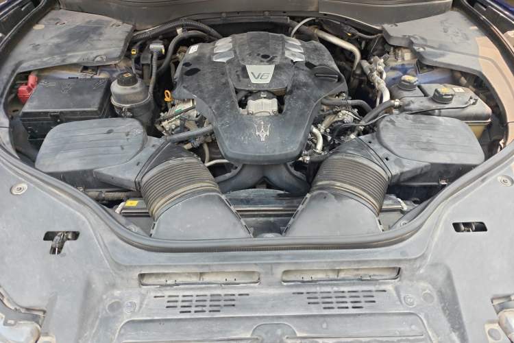 Used Maserati Levante 2018 3.0T Classic Edition Engine Bay